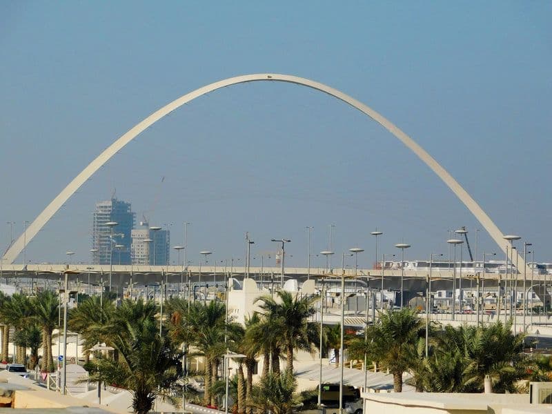 قوس تقاطع مارينا لوسيل في قطر